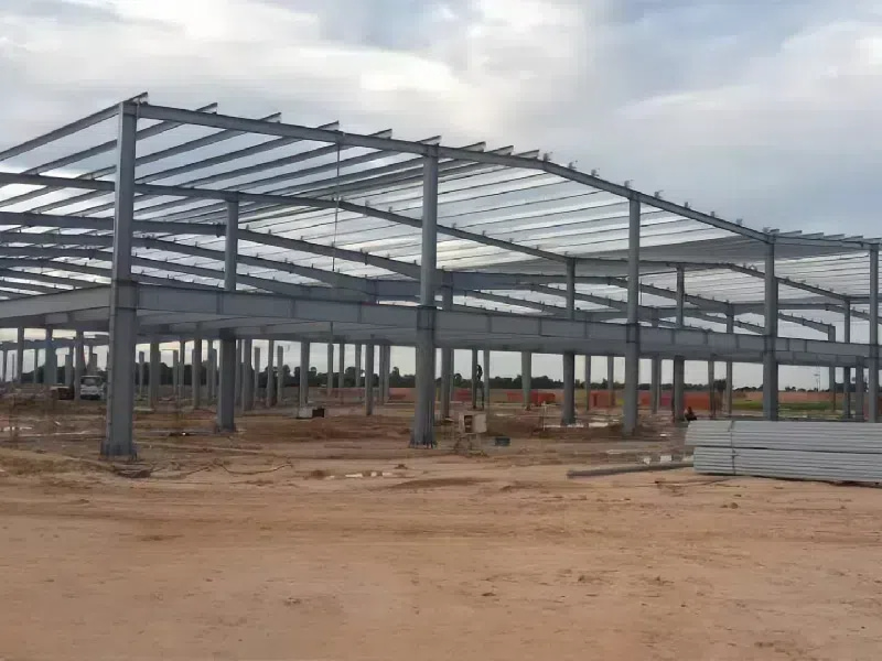 ¿Cómo se puede mantener la seguridad y estabilidad de un edificio con estructura de acero?